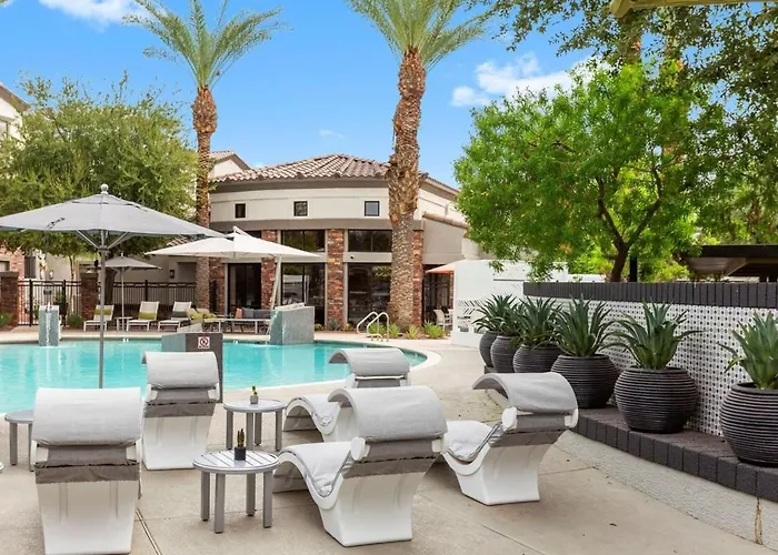Cozysuites By The Stadium With Pool 23 *