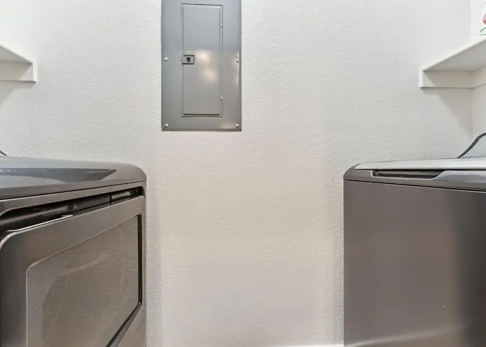 Cozysuites By The Stadium With Pool 23 Apartment Glendale