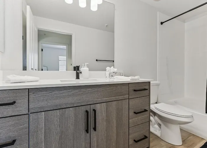 Cozysuites By The Stadium With Pool 23 * Glendale