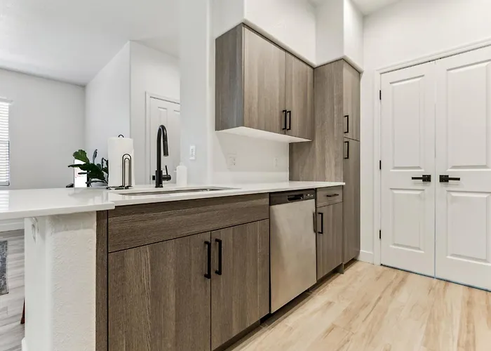 Cozysuites By The Stadium With Pool 23 Apartment Glendale