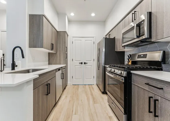 Cozysuites By The Stadium With Pool 23 *