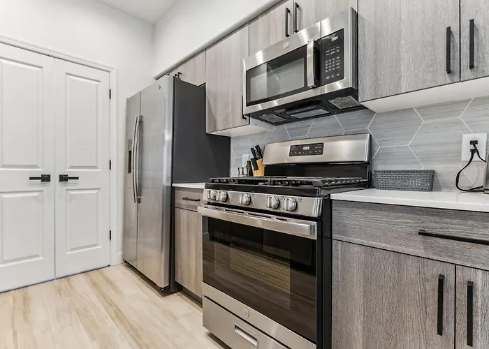 Cozysuites By The Stadium With Pool 23 Apartment Glendale