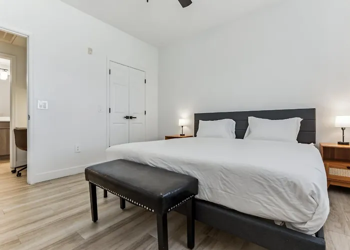 Cozysuites By The Stadium With Pool 23 Glendale