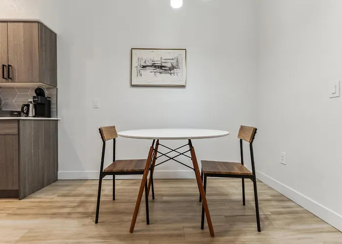 Cozysuites By The Stadium With Pool 23 * Glendale