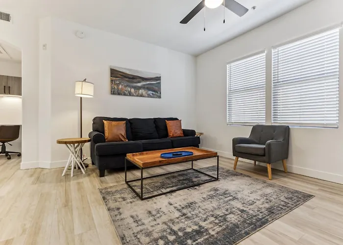 Cozysuites By The Stadium With Pool 23 Apartment Glendale